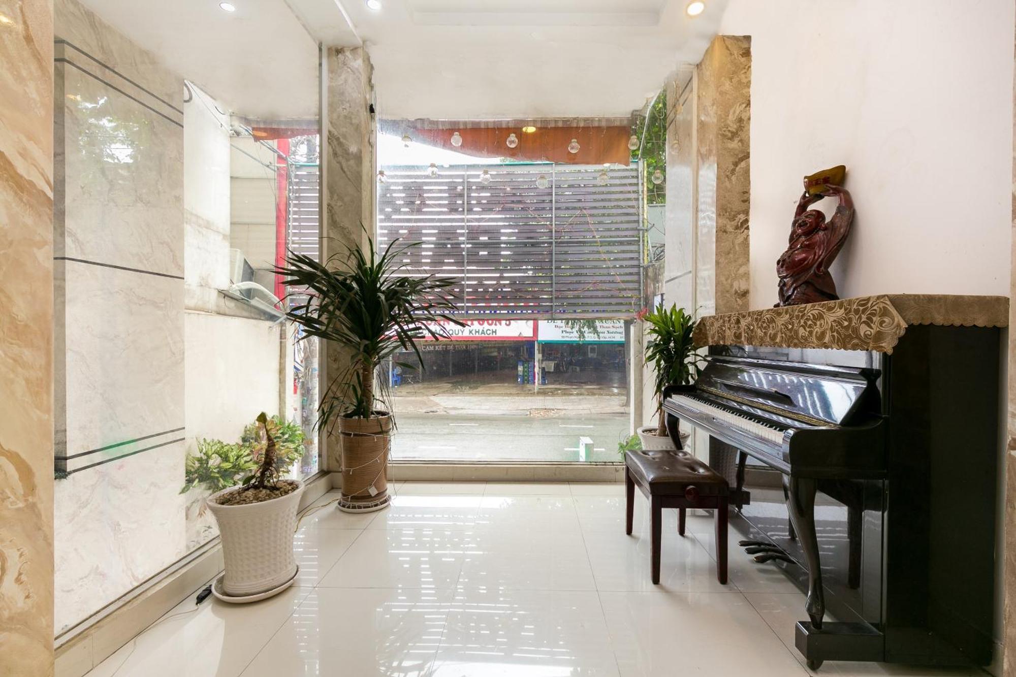 Oyo 373 Habana Hotel Хошимин Экстерьер фото