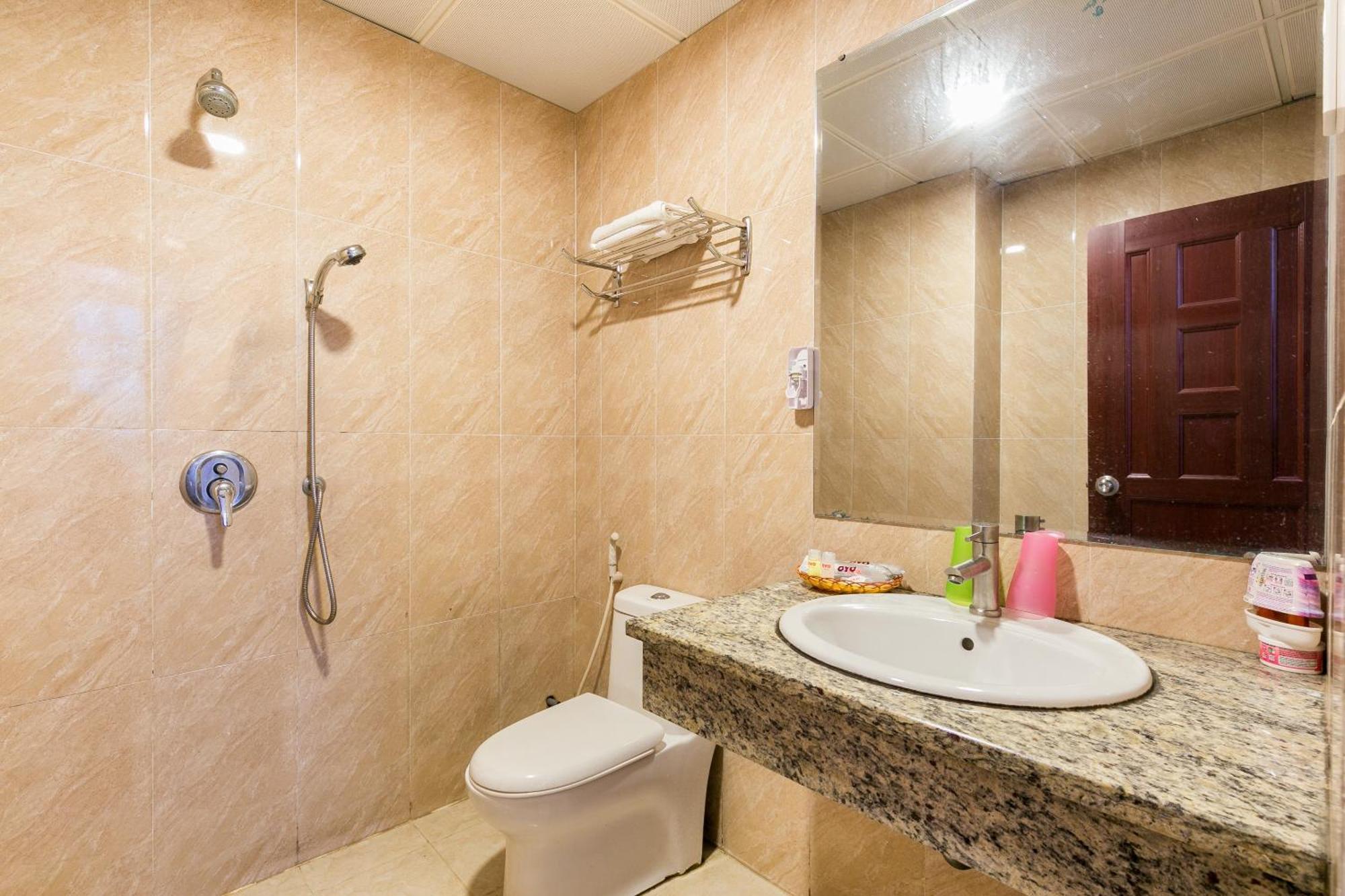 Oyo 373 Habana Hotel Хошимин Экстерьер фото